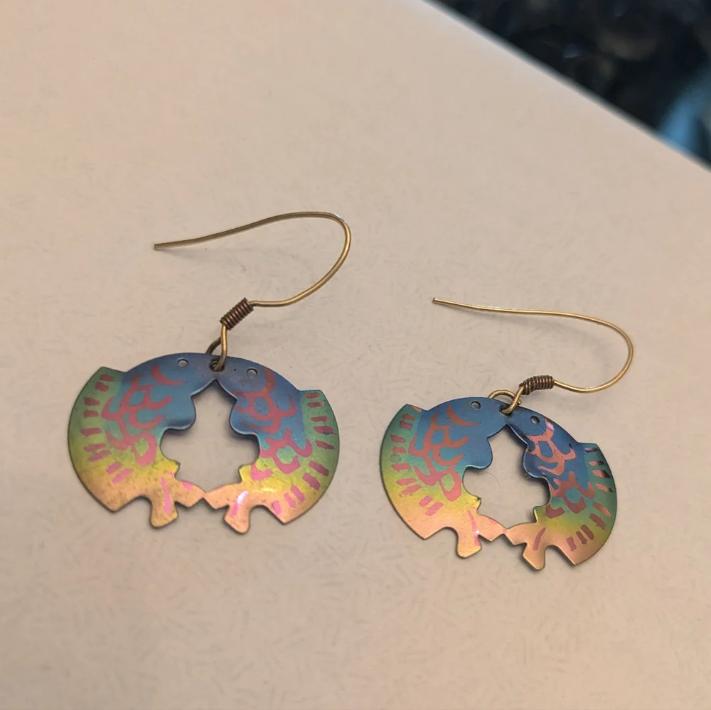 Holly Yashi Kissing Fish Niobium Dangle Earrings - Picture 4 of 8